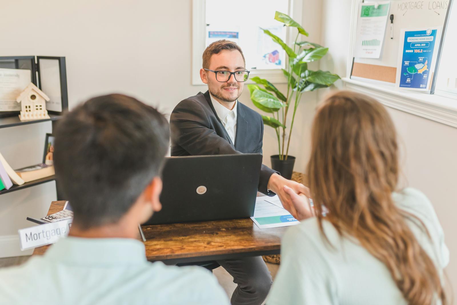 Mortgage guidance conversation at a desk